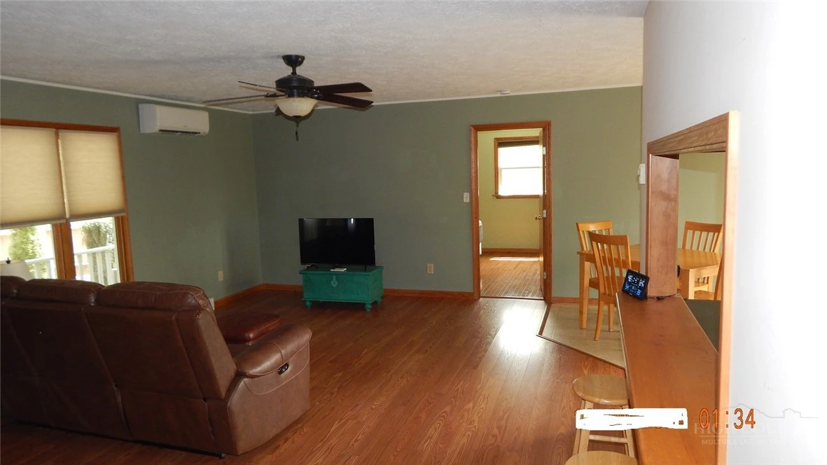 Image number 9 for the current listing