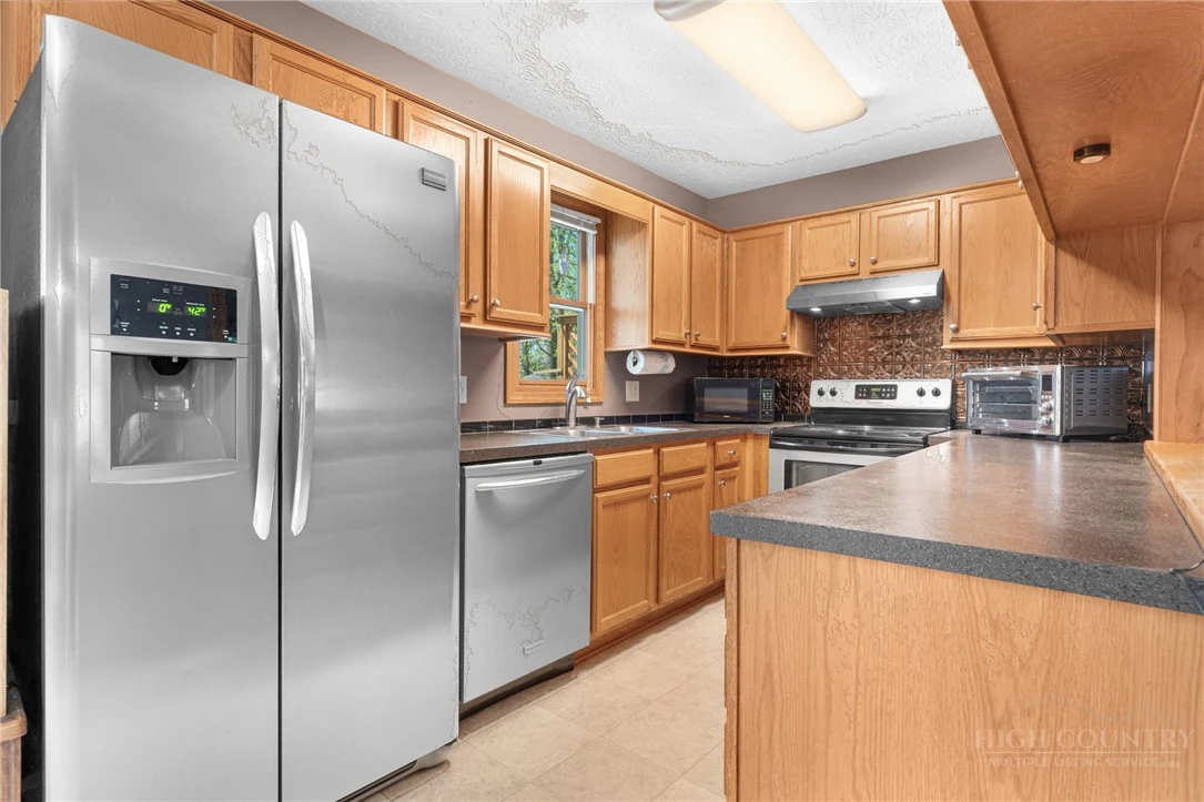 Image number 10 for the current listing