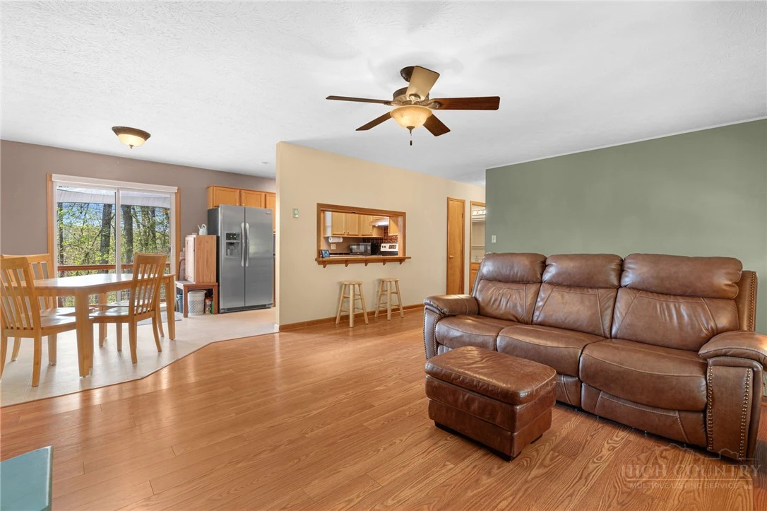 Image number 11 for the current listing
