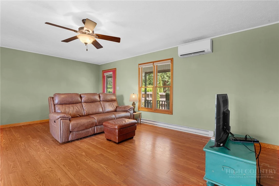 Image number 12 for the current listing