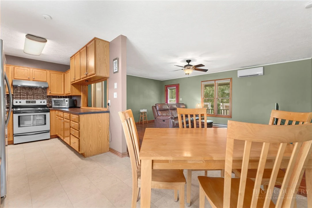 Image number 13 for the current listing