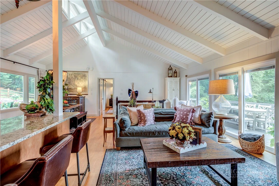 Image number 12 for the current listing