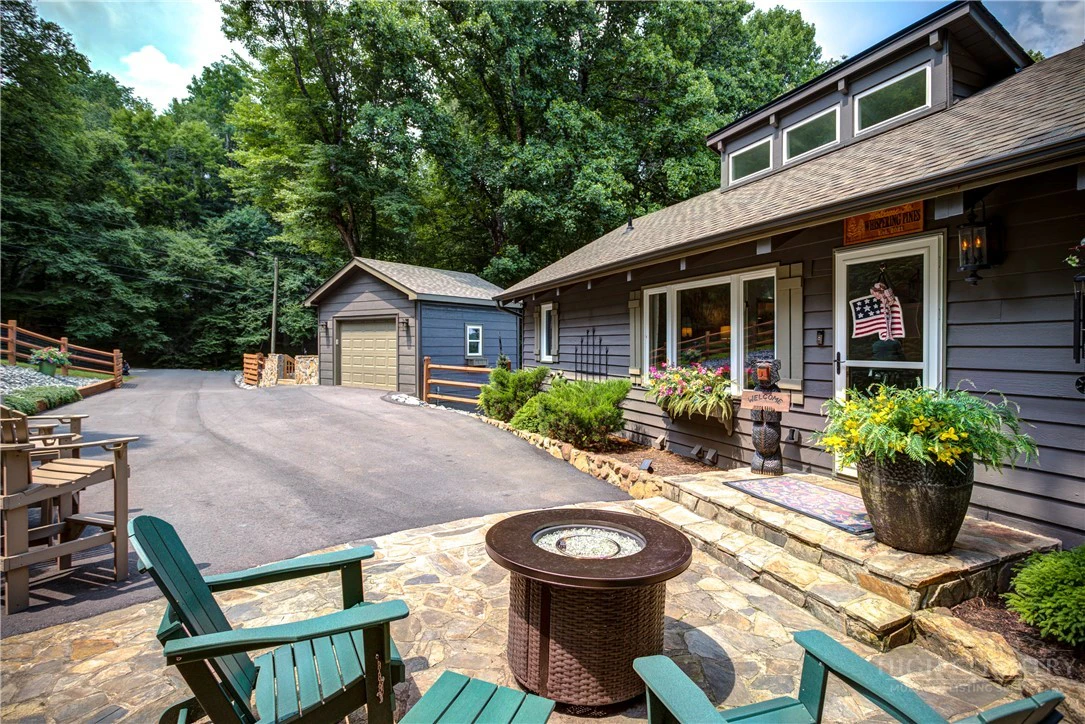 Image number 1 for the current listing