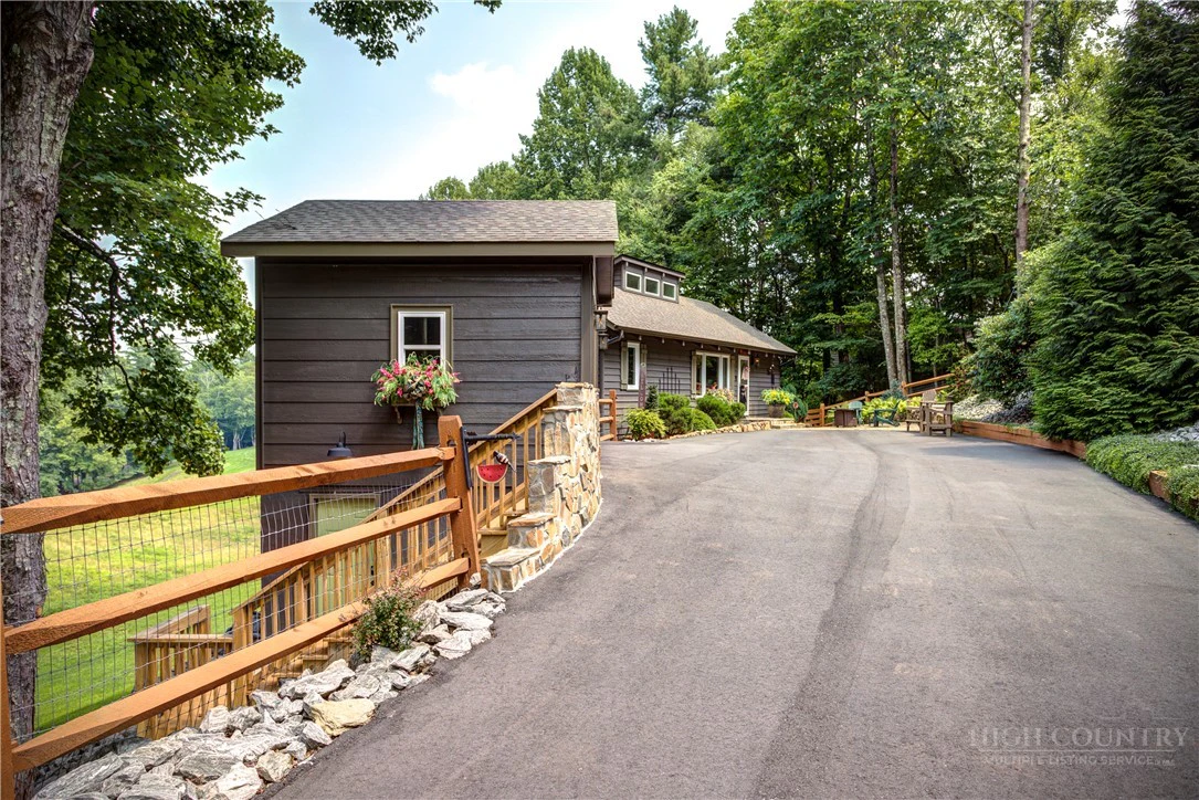 Image number 8 for the current listing