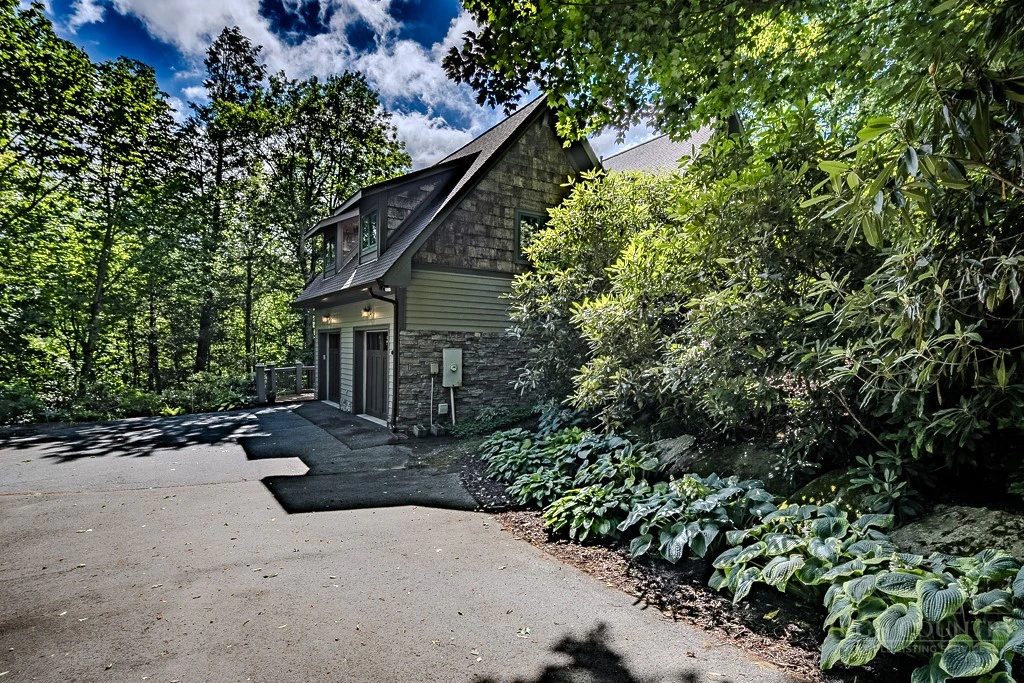 Image number 5 for the current listing