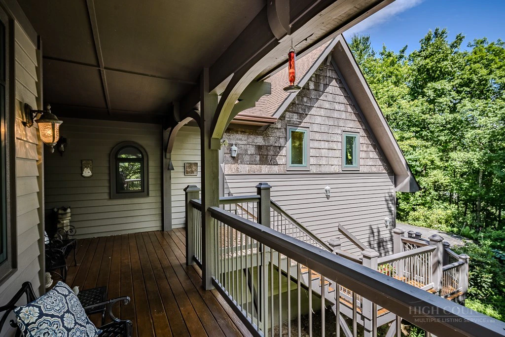 Image number 9 for the current listing