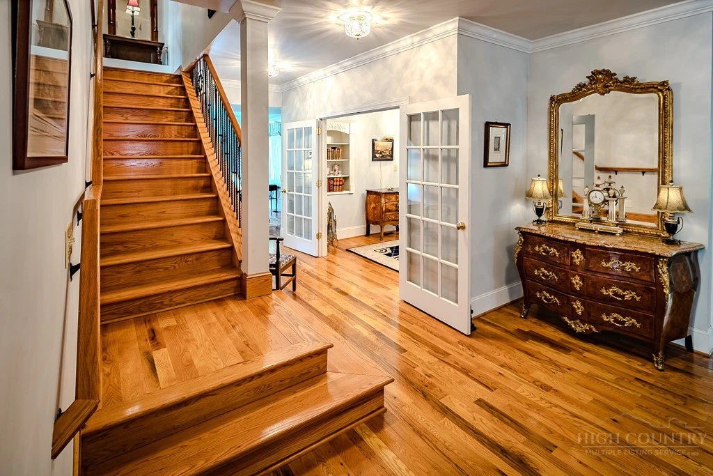 Image number 10 for the current listing