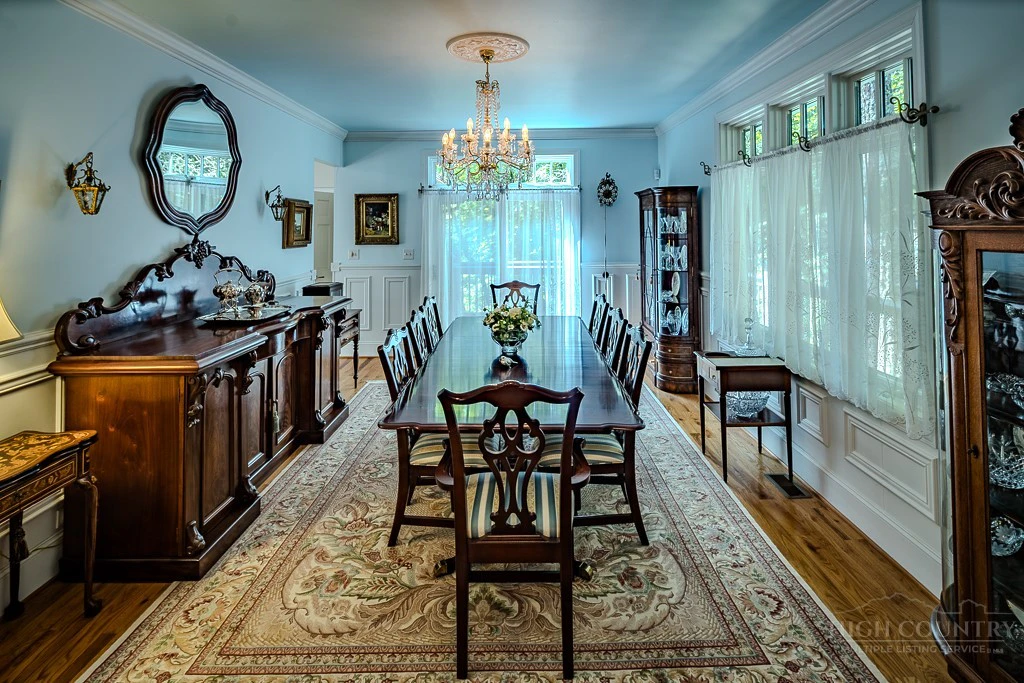 Image number 13 for the current listing