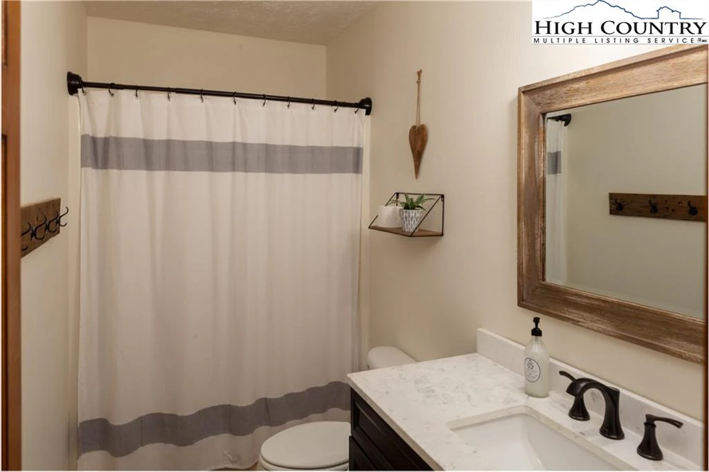 Image number 41 for the current listing