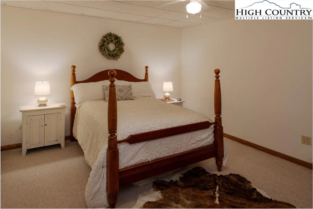 Image number 4 for the current listing