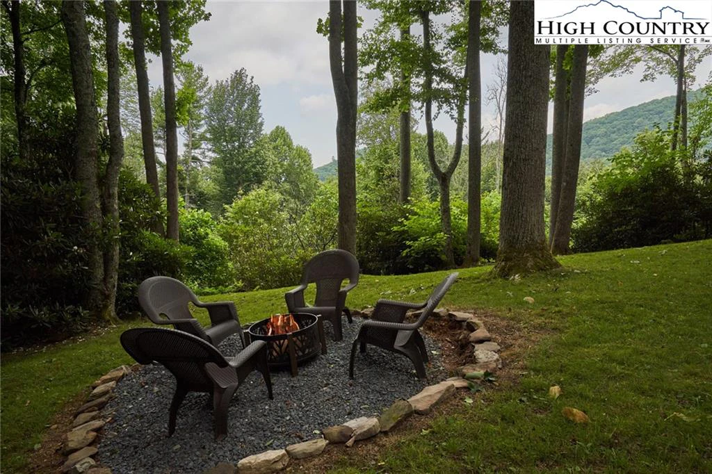 Image number 13 for the current listing