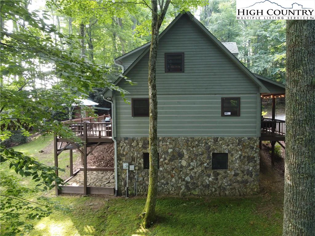 Image number 15 for the current listing