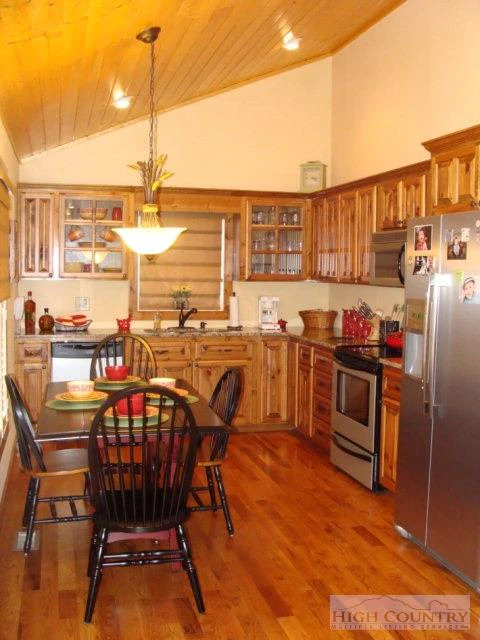 Image number 8 for the current listing