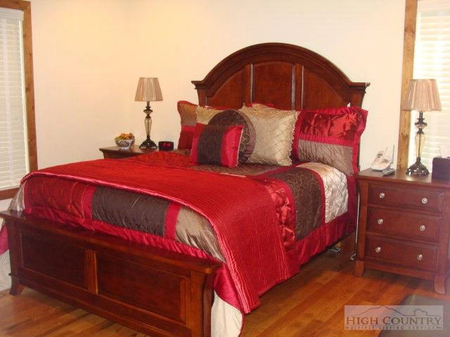 Image number 6 for the current listing