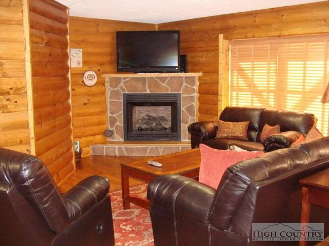 Image number 4 for the current listing