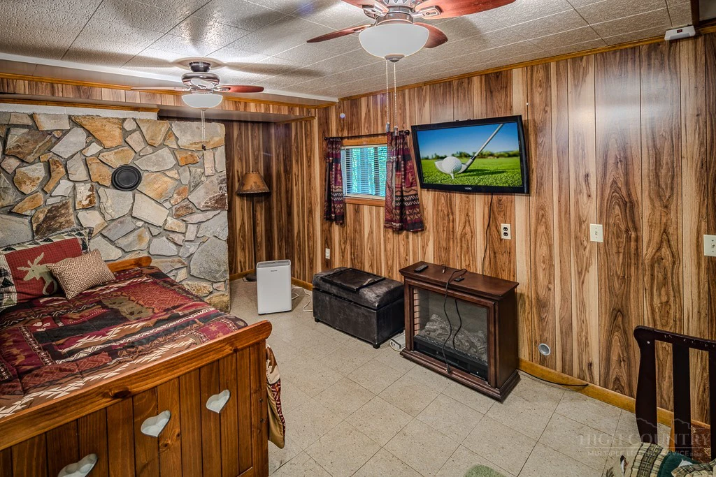 Image number 5 for the current listing