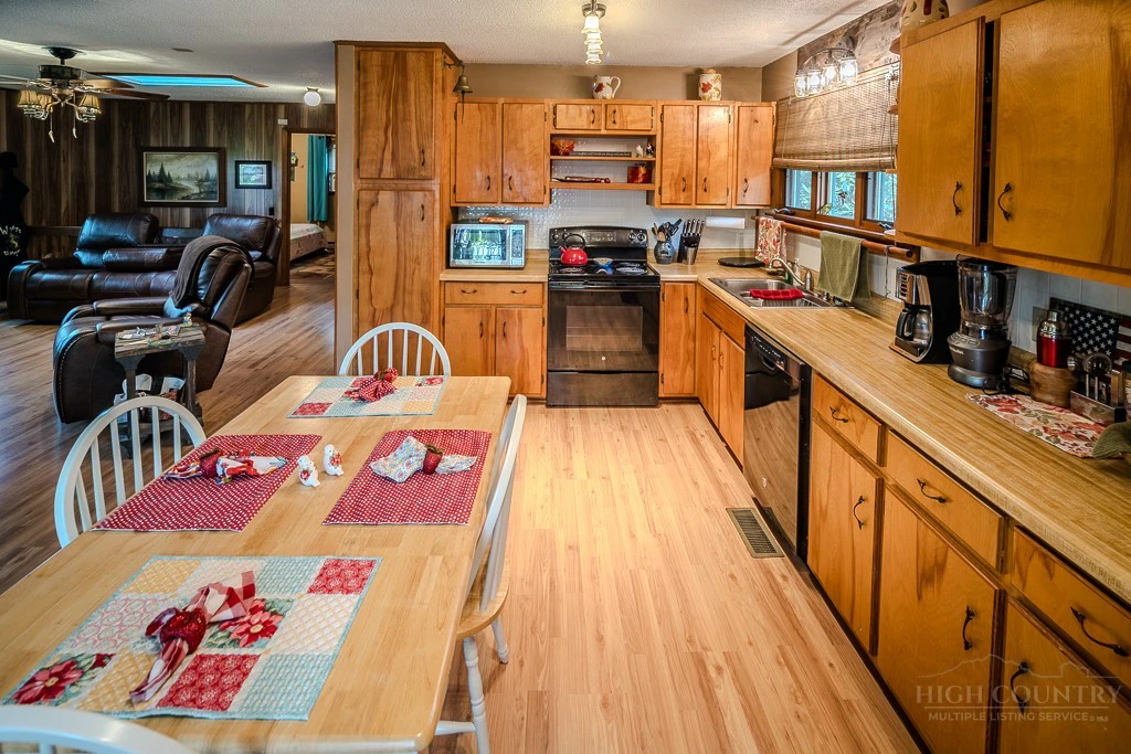 Image number 8 for the current listing