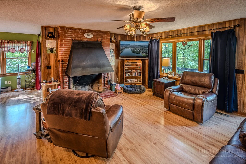 Image number 10 for the current listing