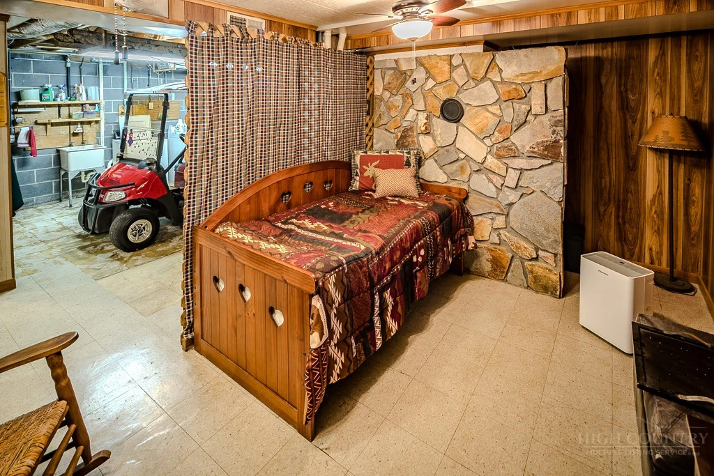Image number 21 for the current listing