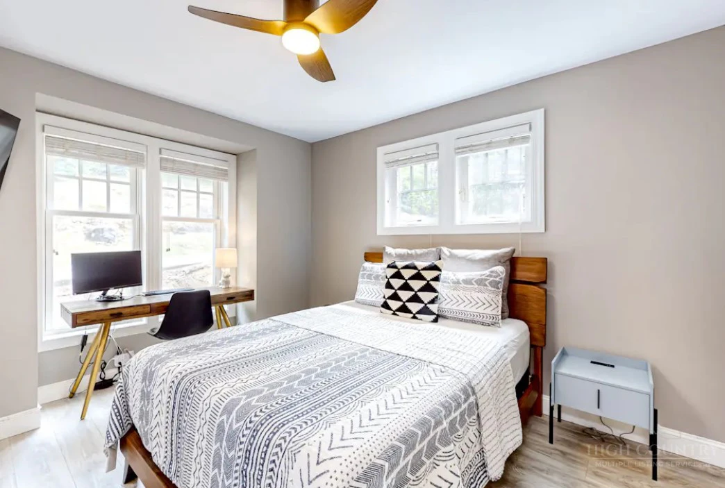 Image number 2 for the current listing