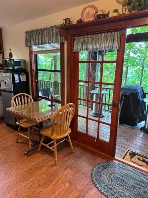 Image number 19 for the current listing