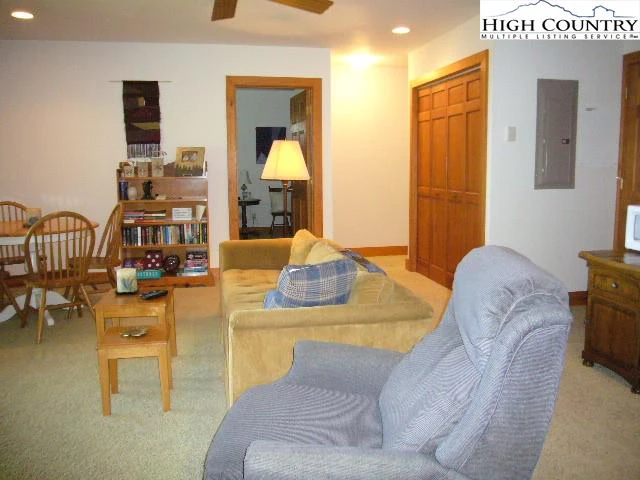 Image number 13 for the current listing