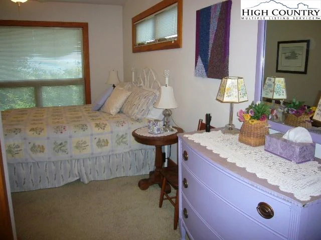 Image number 9 for the current listing