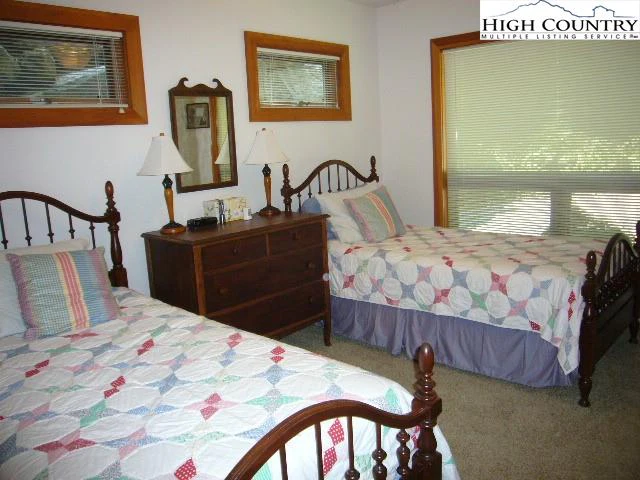 Image number 8 for the current listing