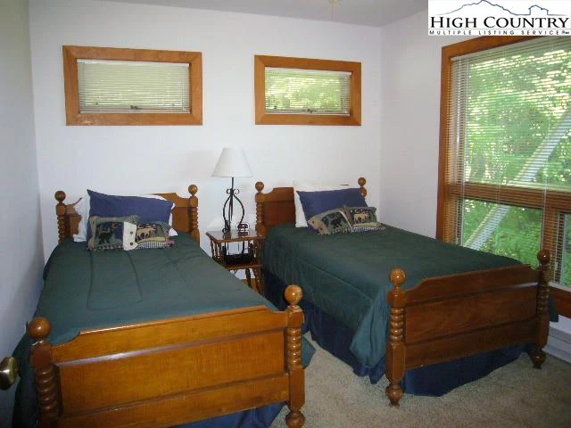 Image number 6 for the current listing