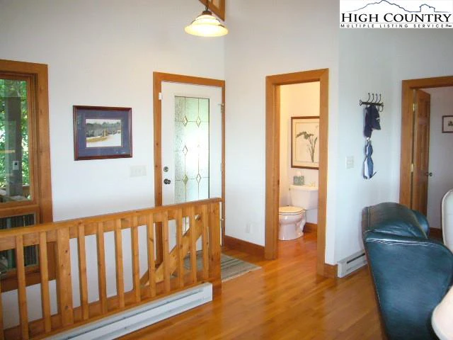 Image number 21 for the current listing