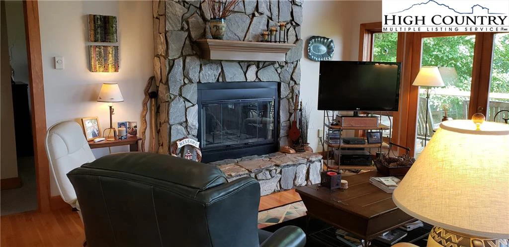 Image number 20 for the current listing