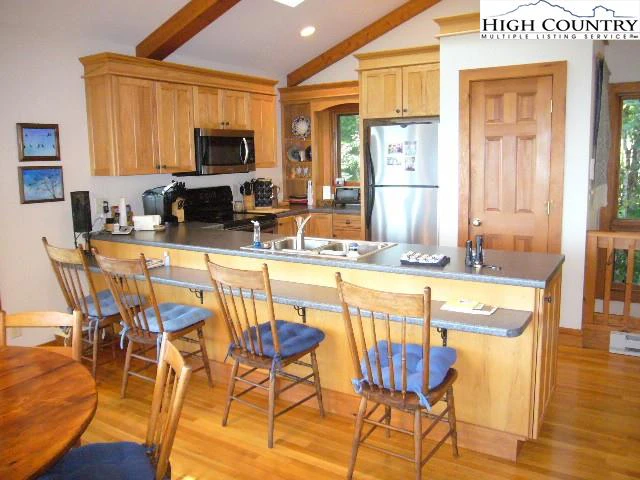 Image number 18 for the current listing