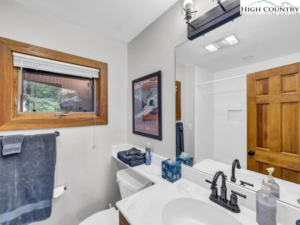 Image number 7 for the current listing