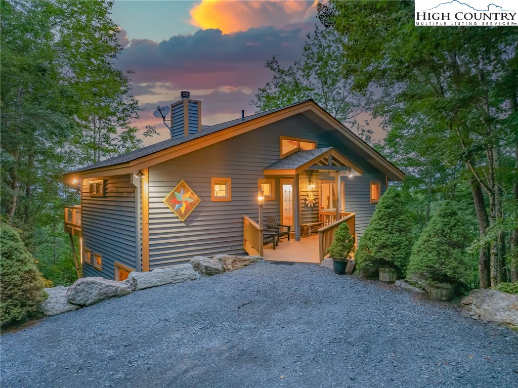 Image number 1 for the current listing
