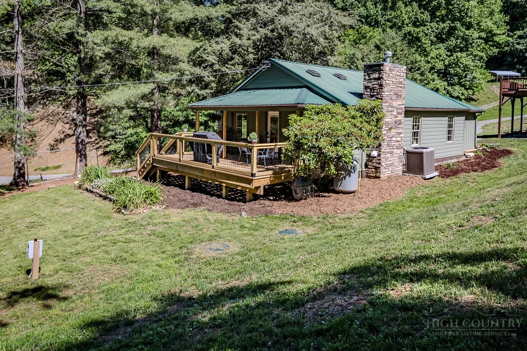 Image number 1 for the current listing