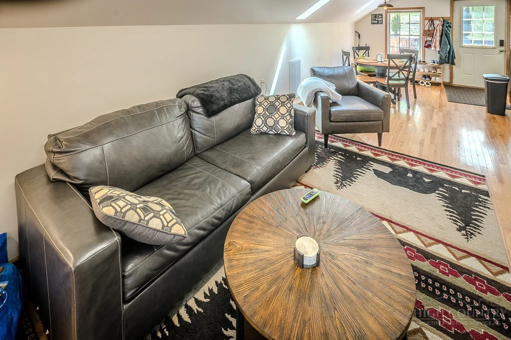 Image number 10 for the current listing