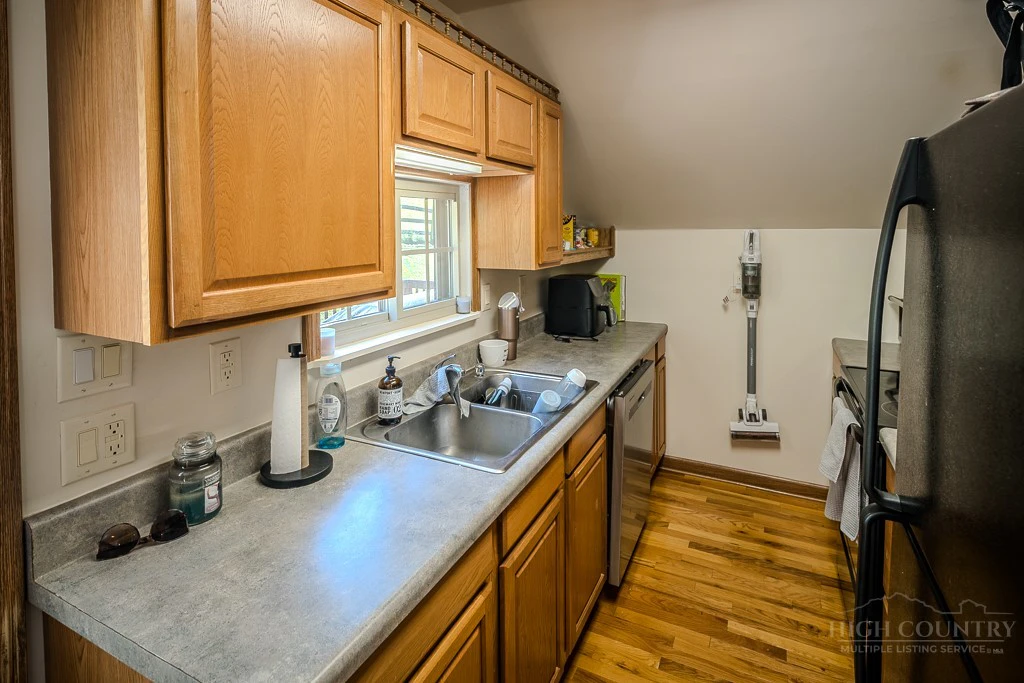 Image number 2 for the current listing
