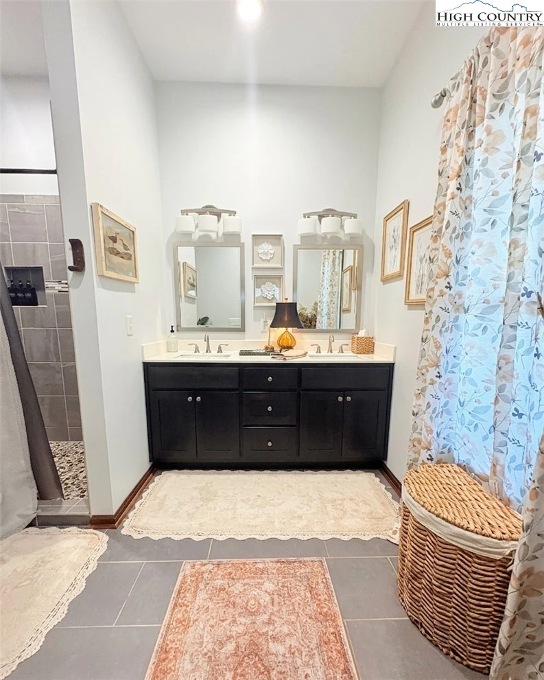 Image number 5 for the current listing