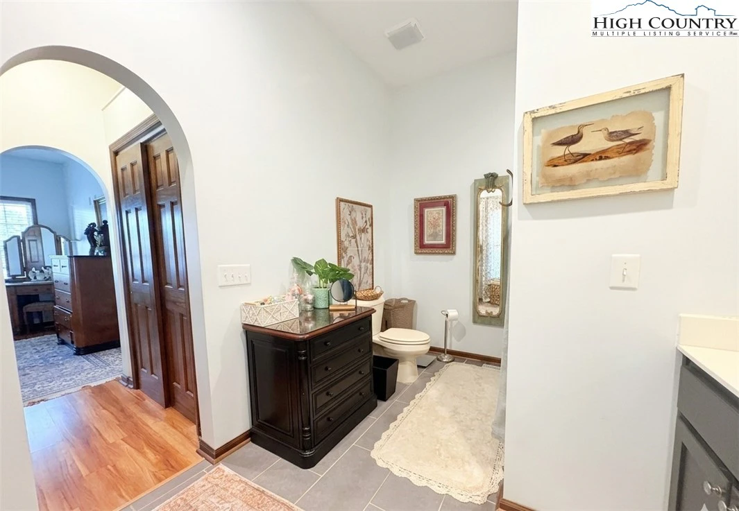 Image number 6 for the current listing