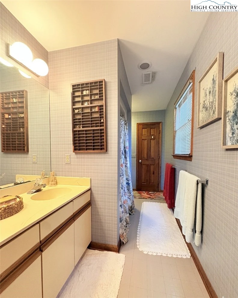 Image number 12 for the current listing