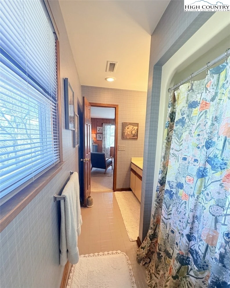 Image number 2 for the current listing