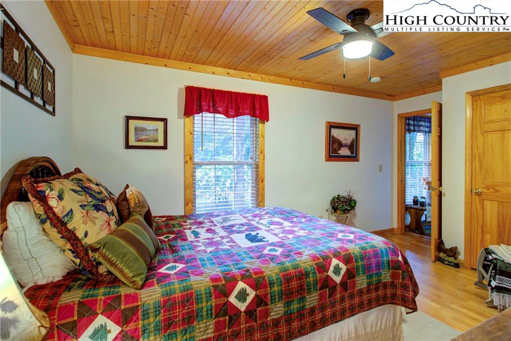Image number 12 for the current listing