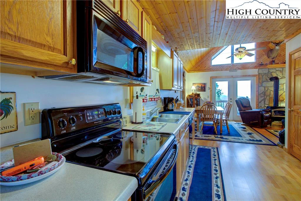 Image number 3 for the current listing