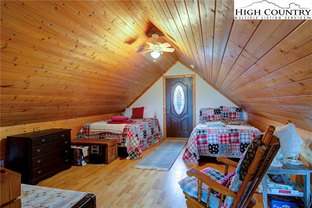 Image number 4 for the current listing