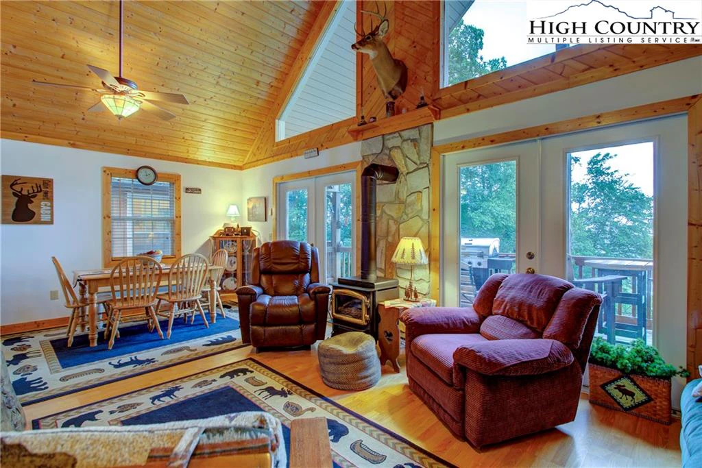 Image number 11 for the current listing