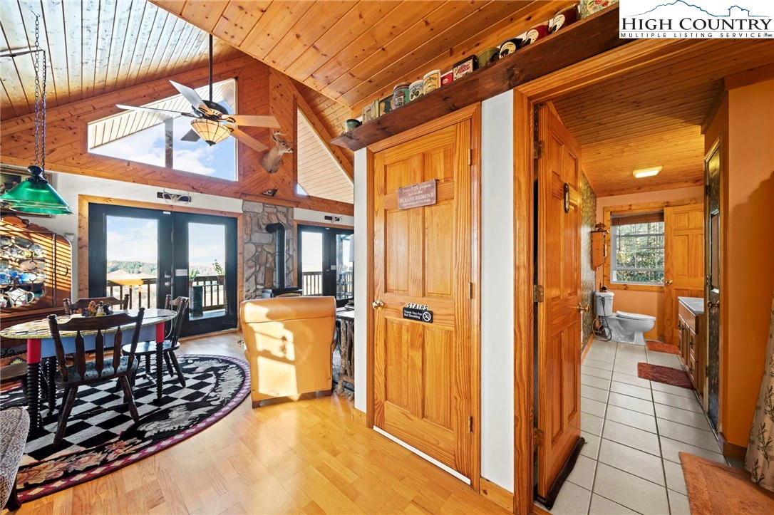 Image number 4 for the current listing