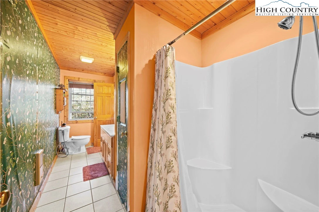 Image number 8 for the current listing