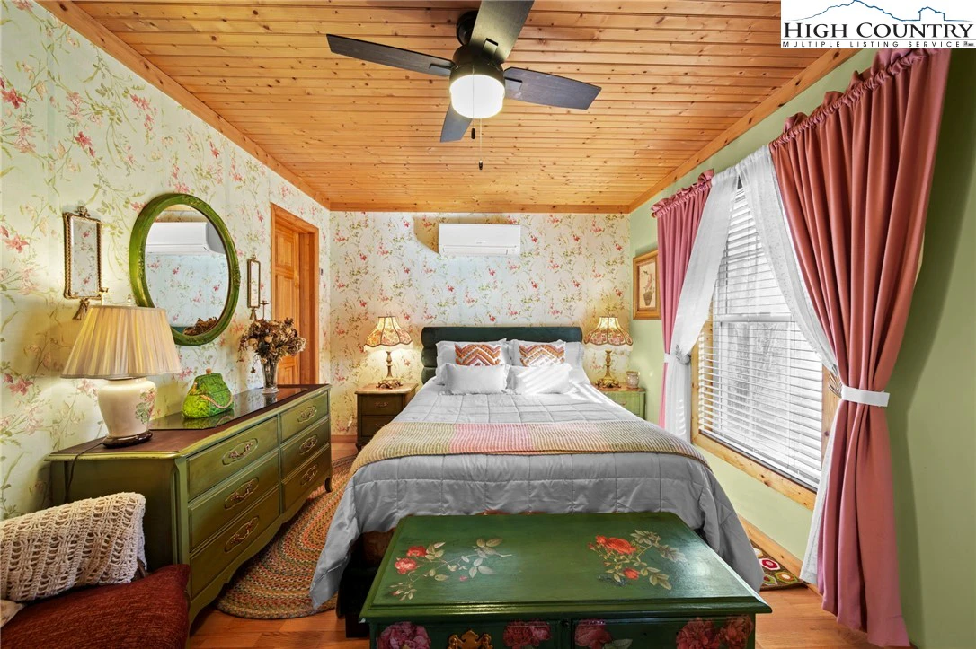 Image number 9 for the current listing