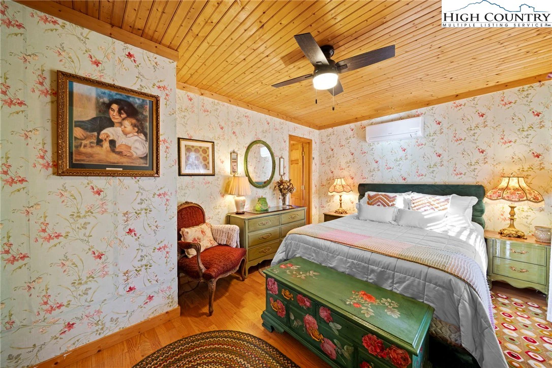 Image number 2 for the current listing