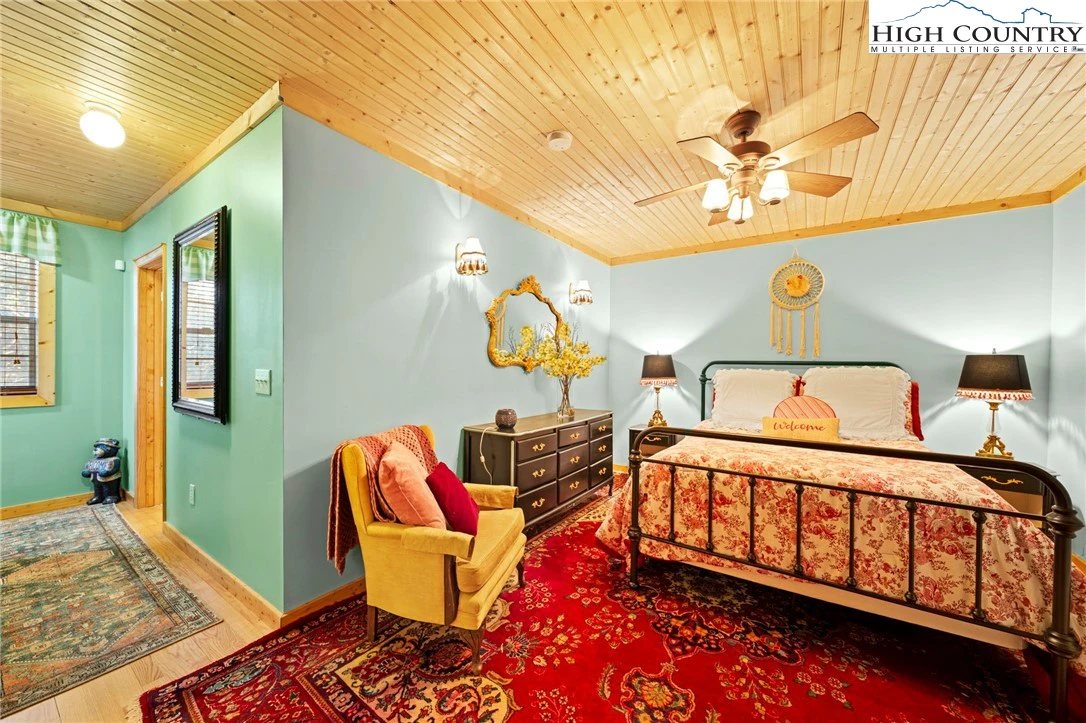 Image number 12 for the current listing